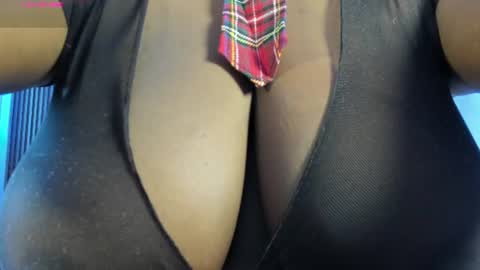 michellepreston_ online show from June 19, 12:08 pm