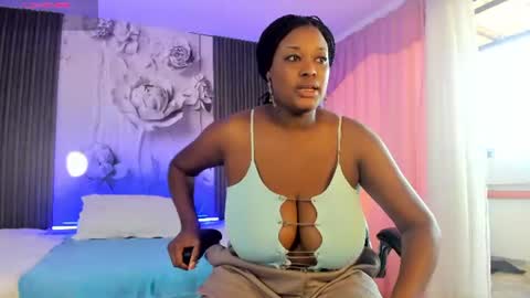 michellepreston_ online show from August 1, 12:29 pm