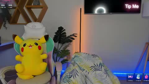 micky___love online show from June 1, 7:15 pm