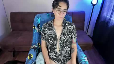 Blue online show from May 6, 3:27 pm
