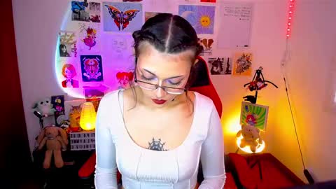 Pola  INDEPENDENT MODEL online show from January 7, 2:19 pm