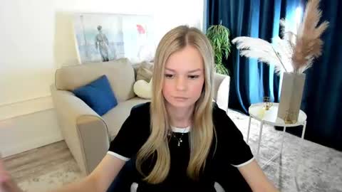 midnighteaura online show from June 13, 11:29 am