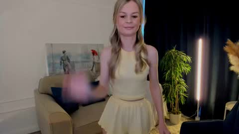 midnighteaura online show from June 17, 11:44 am