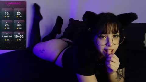 Snapshot of midnightkitten_ chatting on October 15, 11:18 pm Nana online show from October 15, 11:18 pm