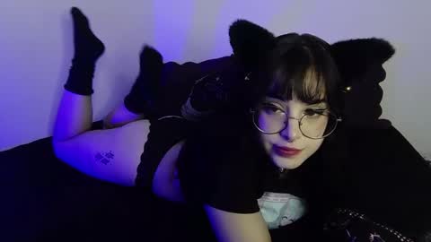 Snapshot of midnightkitten_ chatting on October 13, 10:45 pm Nana online show from October 13, 10:45 pm
