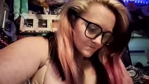 midnightseducer1 online show from May 3, 9:12 am