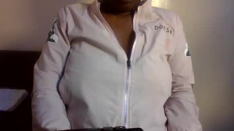 midnightt_curves online show from July 2, 6:52 am