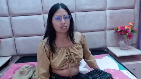 Snapshot of miha_smith chatting on February 16, 3:26 am Miha online show from February 16, 3:26 am