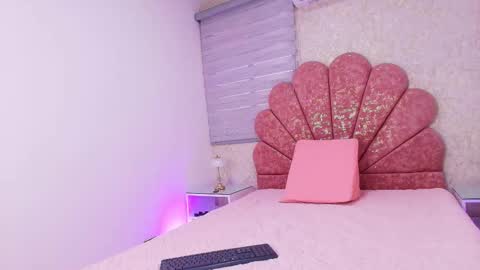 Mia  online show from November 12, 12:03 pm