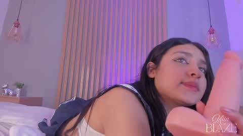 Mia online show from April 30, 5:40 pm