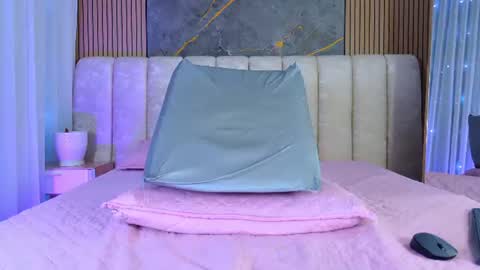 miia scoott  online show from July 12, 12:28 pm