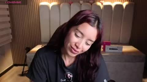 miiaa_evans1 online show from August 6, 7:54 pm