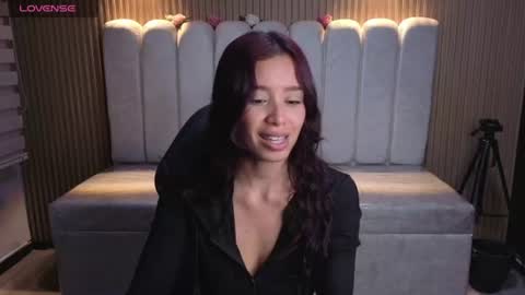 miiaa_evans1 online show from July 3, 7:42 pm
