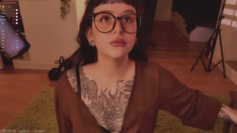 mika_moon_ online show from September 27, 6:59 pm