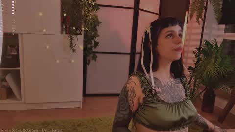 mika_moon_ online show from November 10, 5:52 pm