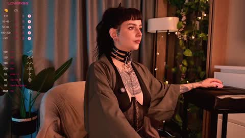 mika_moon_ online show from December 9, 7:18 pm