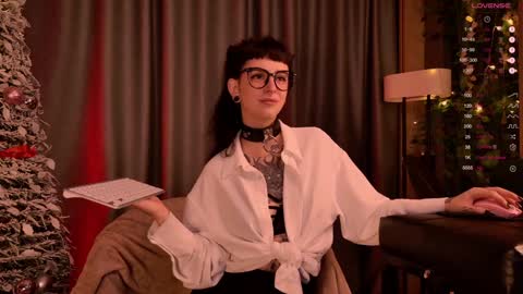 mika_moon_ online show from December 30, 9:40 pm