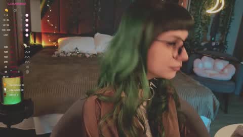 mika_moon_ online show from March 7, 4:22 pm