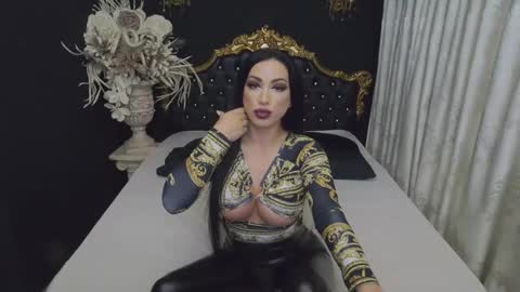 Snapshot of mikaelajensen chatting on October 17, 3:21 am Mikaela online show from October 17, 3:21 am