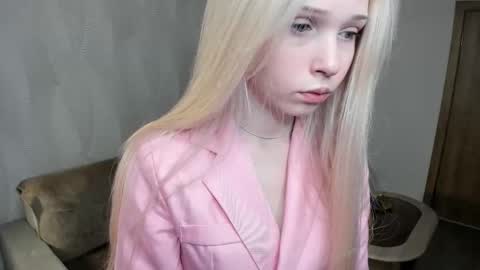 Angel girl online show from November 27, 8:45 pm