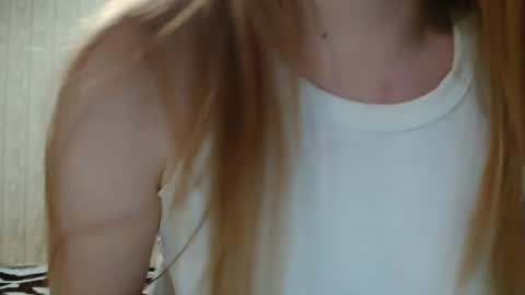 Snapshot of miku_sanders2 chatting on February 6, 10:21 pm miku_sanders2 online show from February 6, 10:21 pm