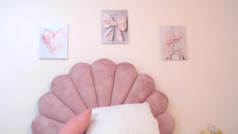 mila_adamss online show from April 30, 5:40 pm
