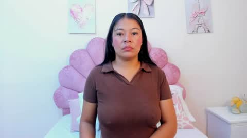mila_adamss online show from June 27, 12:22 pm