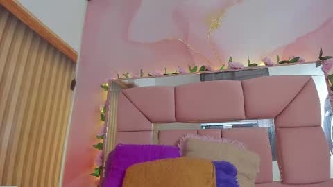 mila_grace_ online show from July 13, 6:19 pm