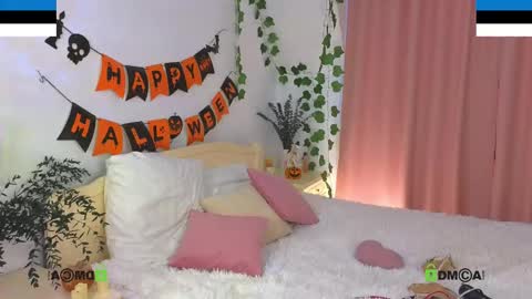 mila_hi online show from November 1, 10:19 am