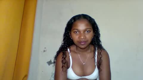 mila_lunah online show from May 2, 2:15 am
