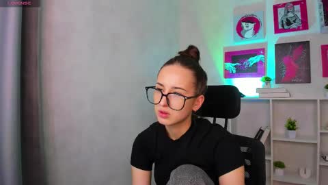 mila_niki online show from November 19, 2:00 am