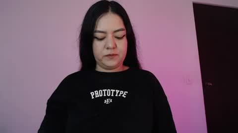 mila_phoenix online show from May 2, 3:26 pm