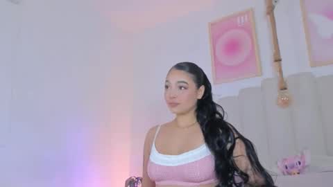 mila_stark333 online show from May 1, 3:43 am