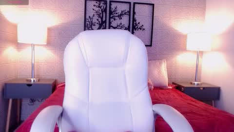 milaa_01 online show from March 13, 12:39 pm