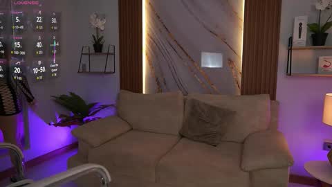 milacrave online show from November 27, 12:19 pm