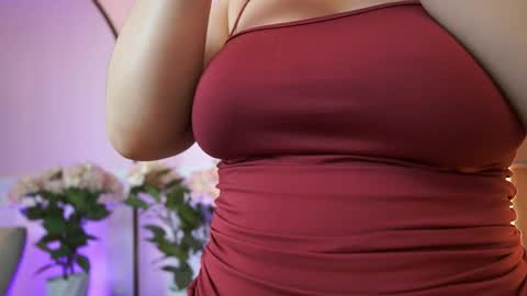 milacrave online show from April 29, 11:46 am