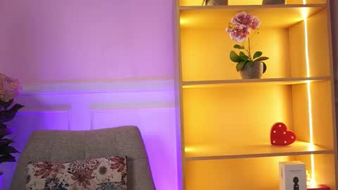 milacrave online show from March 2, 11:39 am