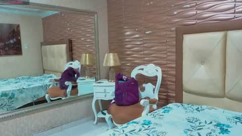 miladiosa online show from July 5, 11:49 am