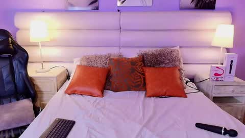 milan_sweetie online show from May 14, 9:31 pm