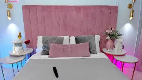 Mia online show from July 9, 5:10 am