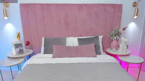 Mia online show from July 5, 5:02 am