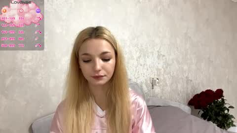 Snapshot of mildaleggette chatting on October 16, 8:39 am Millla online show from October 16, 8:39 am