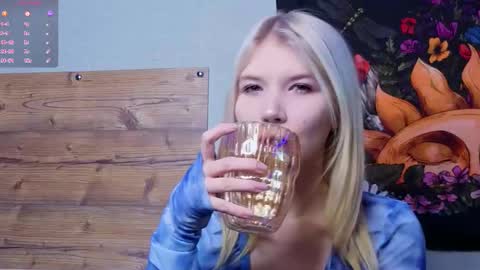 Snapshot of mildredbain chatting on October 8, 3:55 am Mila online show from October 8, 3:55 am