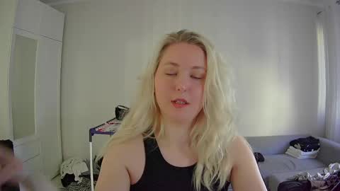 Milena new nonude shy blonde natural online show from April 29, 5:30 pm