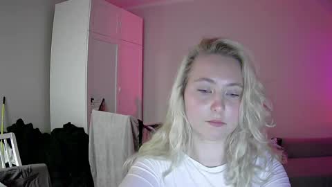 Milena new nonude shy blonde natural online show from April 28, 11:52 pm