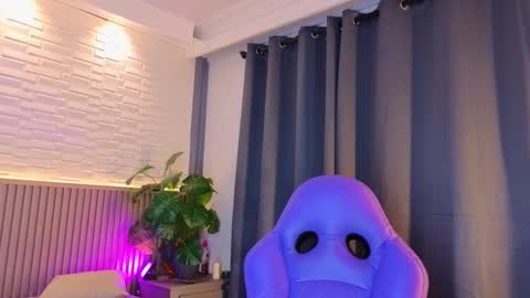 milena_lawson online show from December 2, 10:50 am