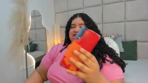 Miley online show from December 3, 8:00 pm