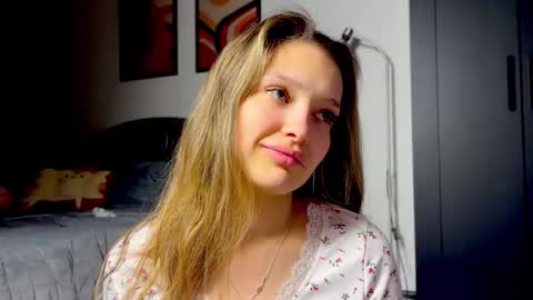 mileyy_cute online show from March 8, 2:04 am