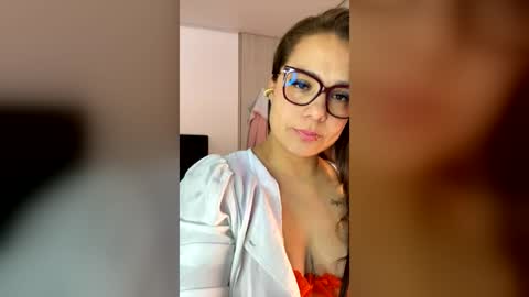 Melissa online show from June 19, 8:12 pm