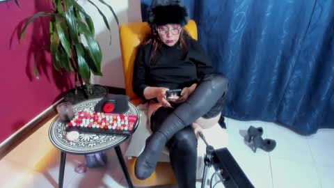 Snapshot of milf_brend chatting on September 10, 11:38 pm Milf Brend online show from September 10, 11:38 pm